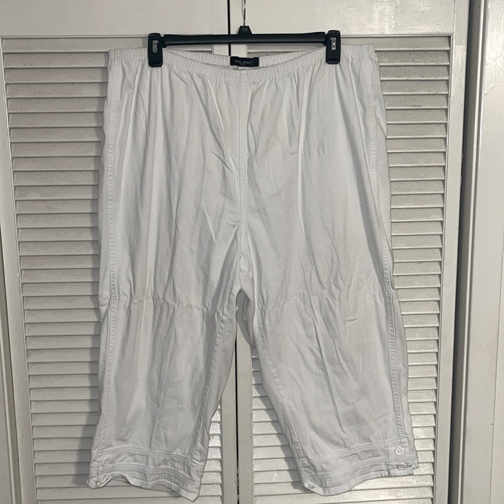 Level Eight White Capri Pants